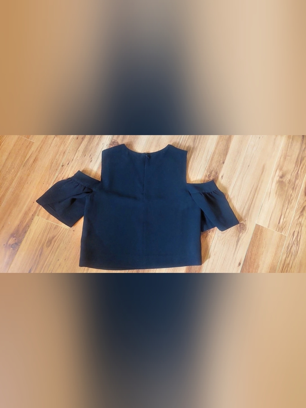 Club Monaco Shoulder Cut-out Cropped Top